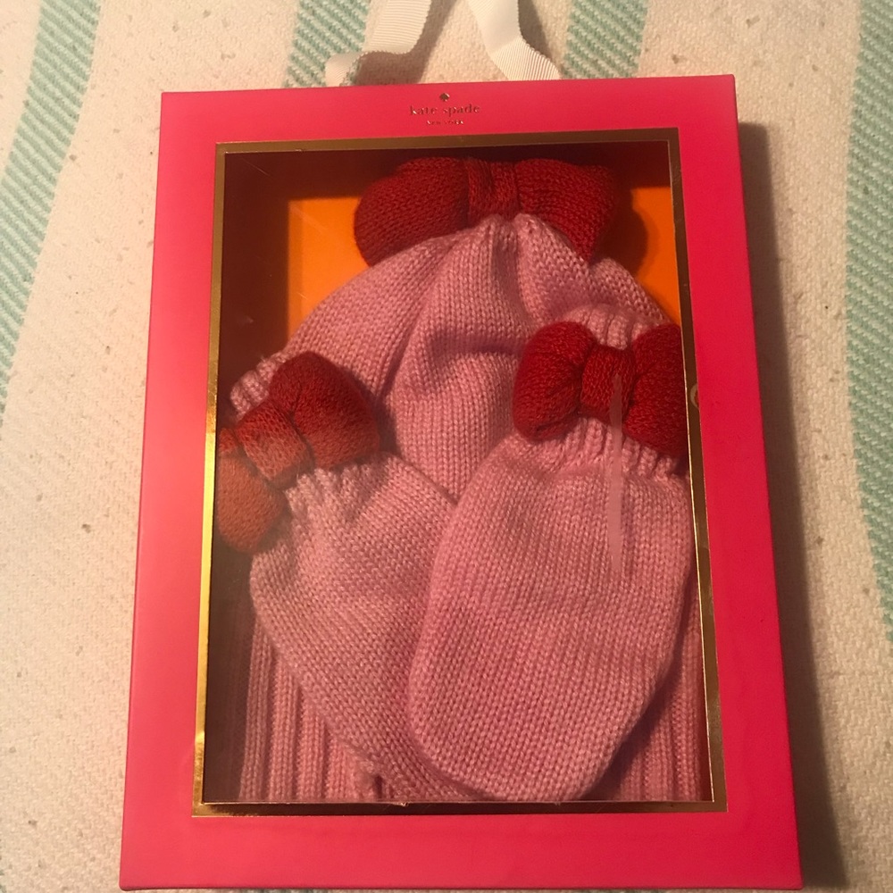 Kate Spade hay and gloves set
